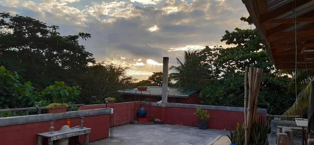Casa Ricky'S Hostel Orange Walk Town Exterior photo